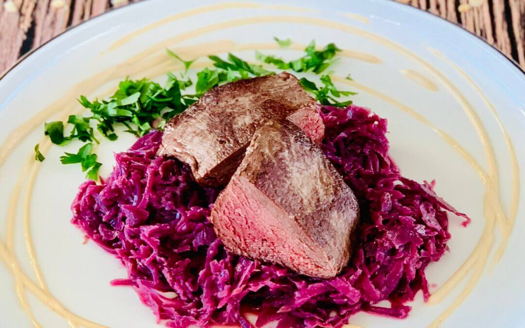 Hirschrücken mit Mandel Rotkohl