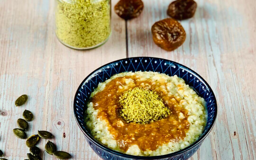 Feigen Kürbiskern Hafer Hirse Porridge