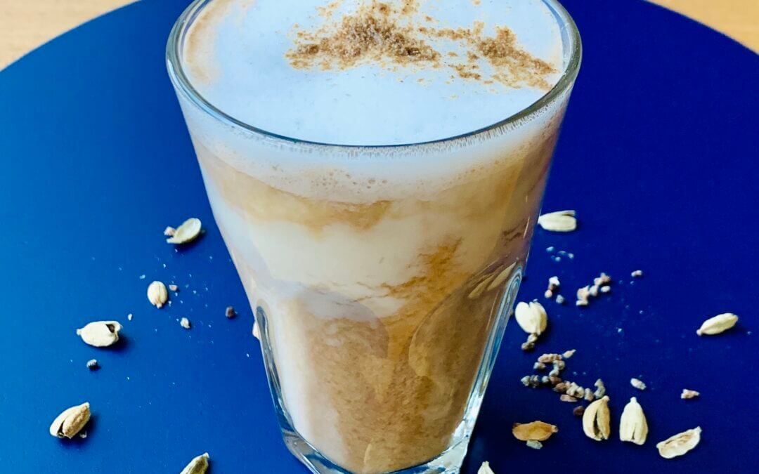 Bananen-Erdnuss Kardamom Cappuccino