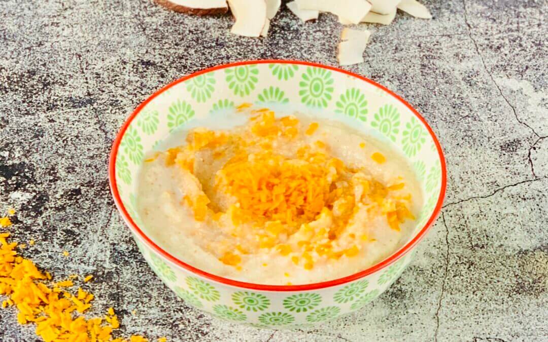 Dinkelgriess Porridge mit Kokosmilch und Mango