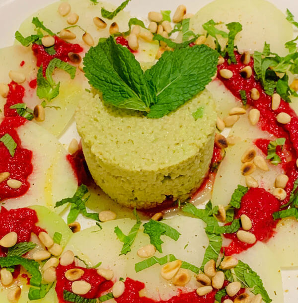 Kohlrabi Carpaccio mit Rote Beete Hummus und Avocado Couscous
