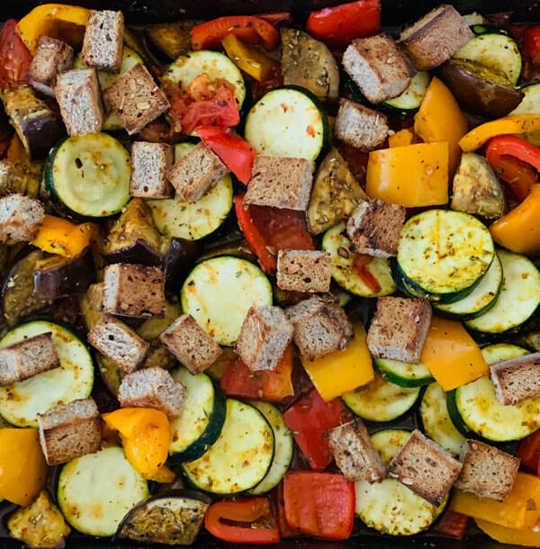 Schnelles Ofengemüse mit Brotwürfel