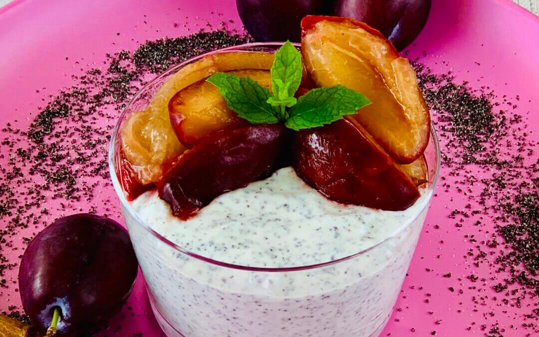 Mohnquark mit Pflaumenkompott