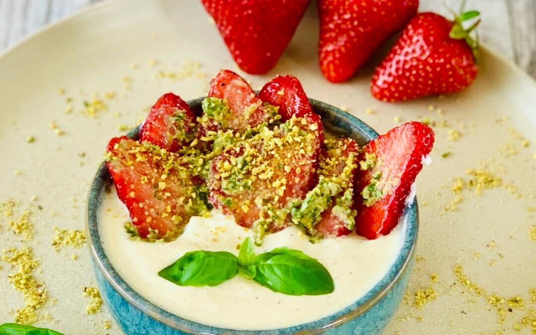 Vanille Quark mit Basilikum Pesto Erdbeeren