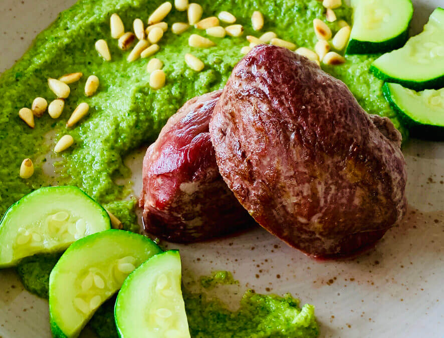 Lamm mit Zucchini Rucola Minze Creme