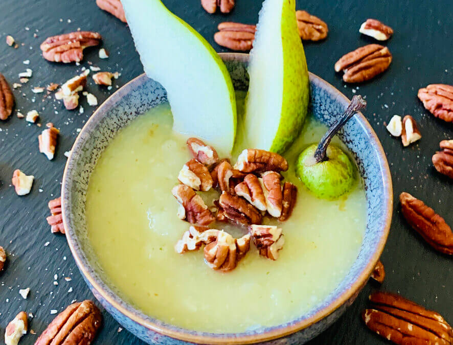 Sellerie Birnen Suppe mit Pekannüssen