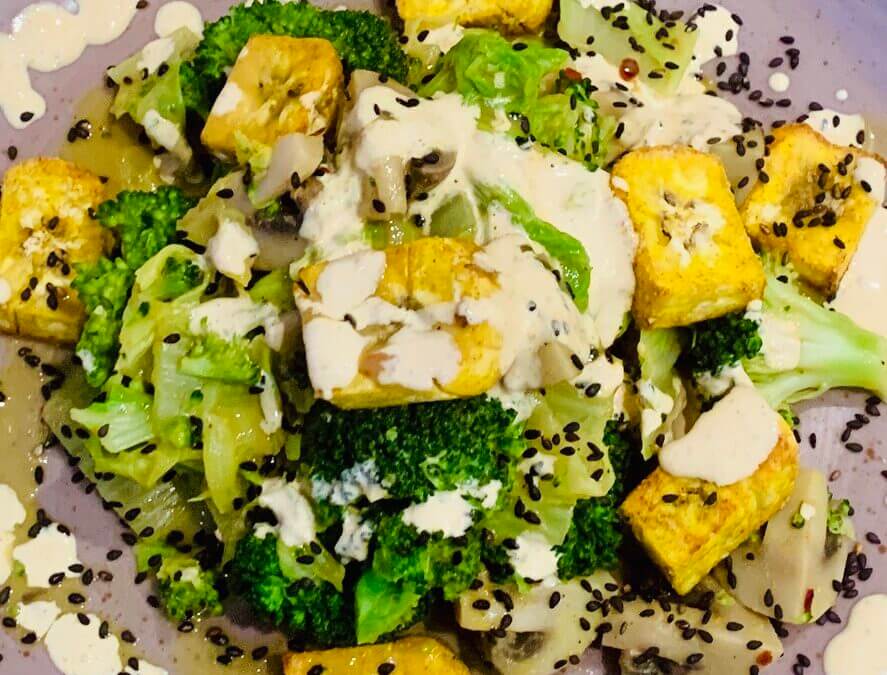 Gemüsecurry mit Kochbananen-Curry-Erdnuss Sauce und Ofenbananen