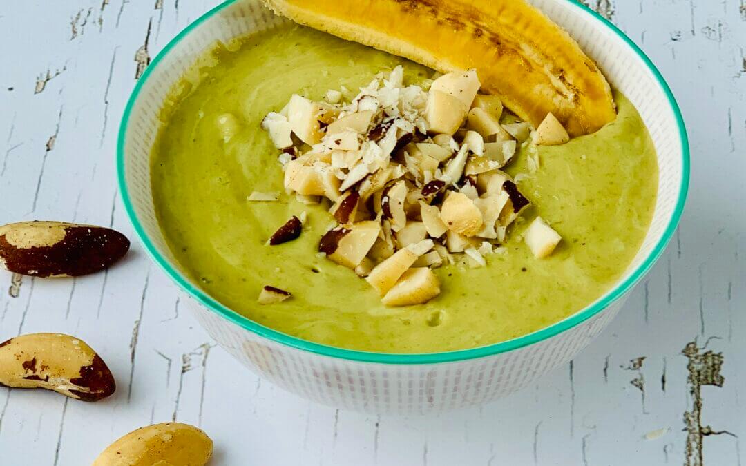 Vegane Matcha Protein Bananen Kaltschale