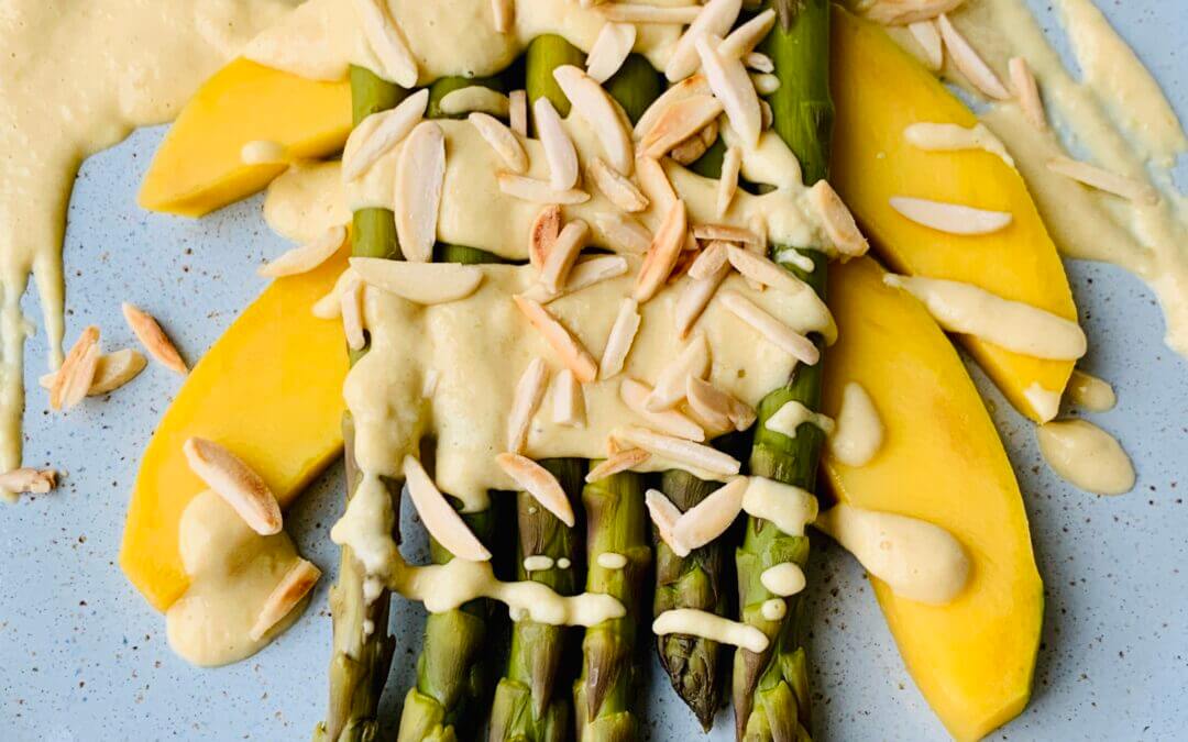 Grüne Spargeln mit Mango Mandel Sauce