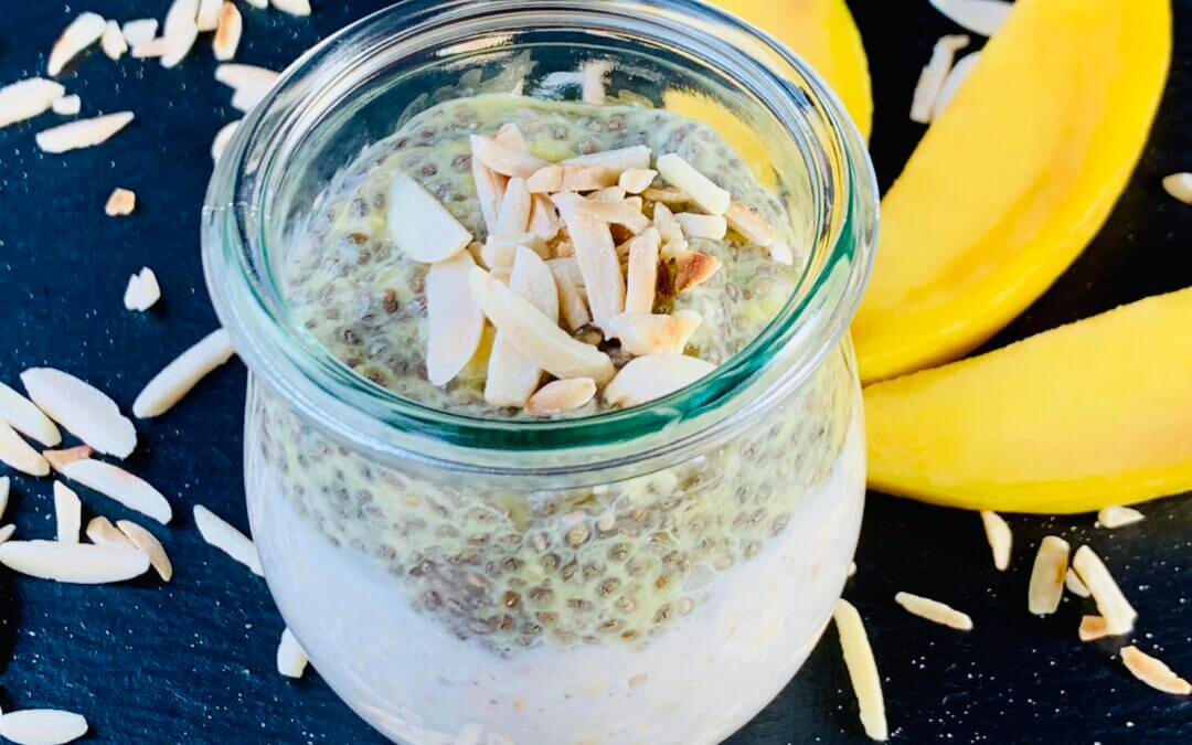 Overnight Hafer-Mandel Oat mit Mango Chia Pudding