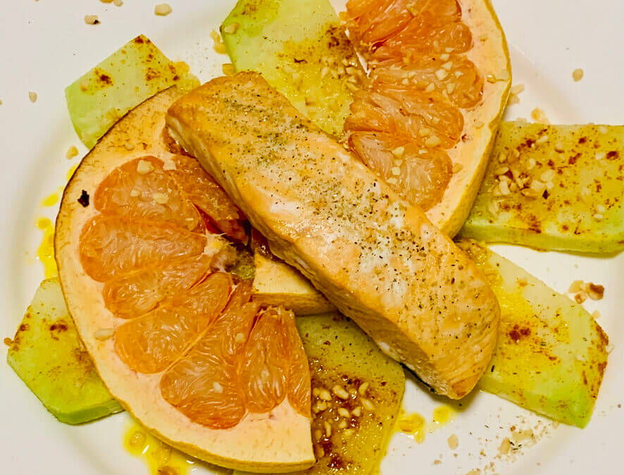 Lachs mit Zitronen Ofenkohlrabi und Pomelo
