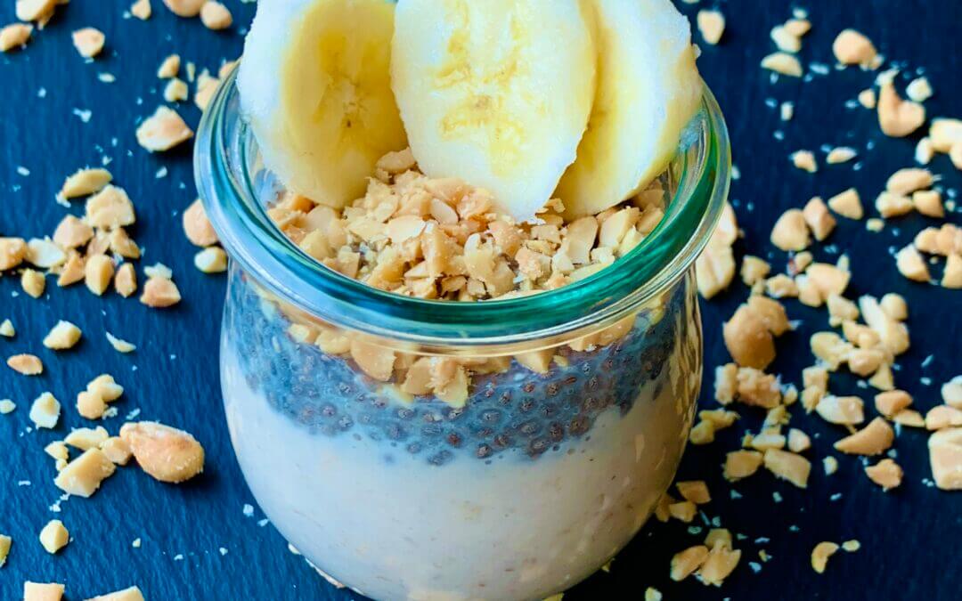 Overnight Hafer Erdnuss Oat mit Bananen Chia Pudding