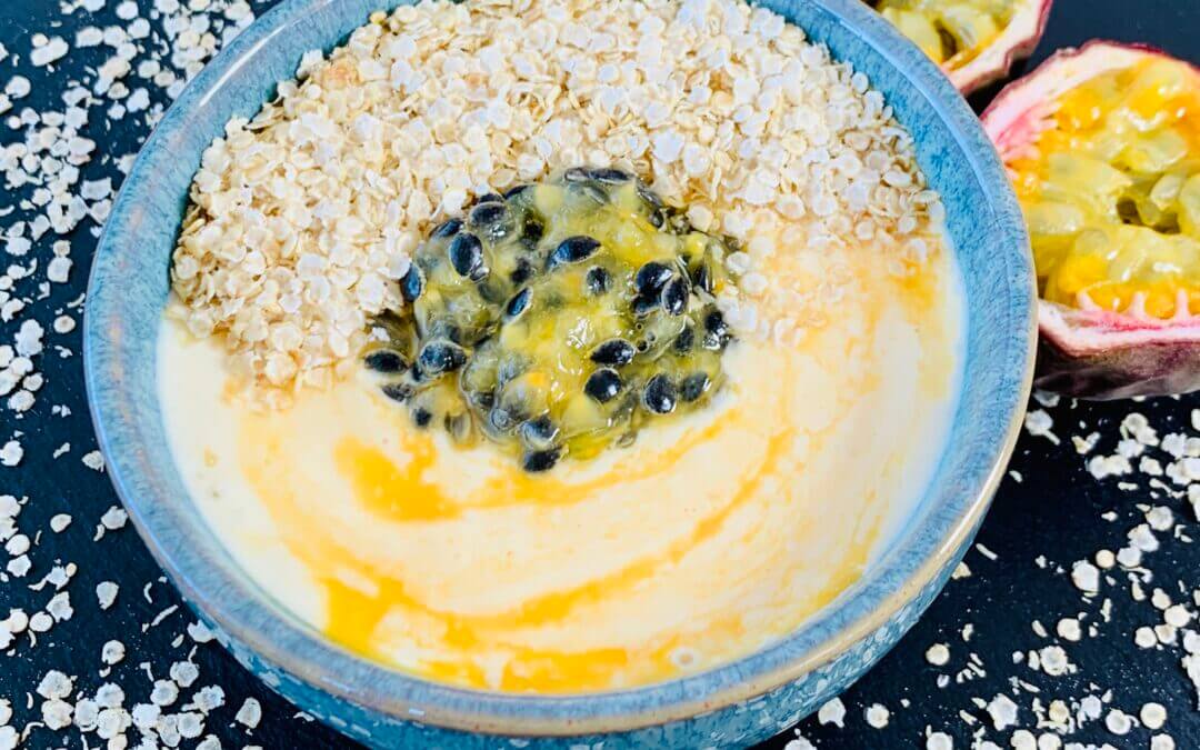 Passionsfrucht Kaltschale mit Quionaflocken