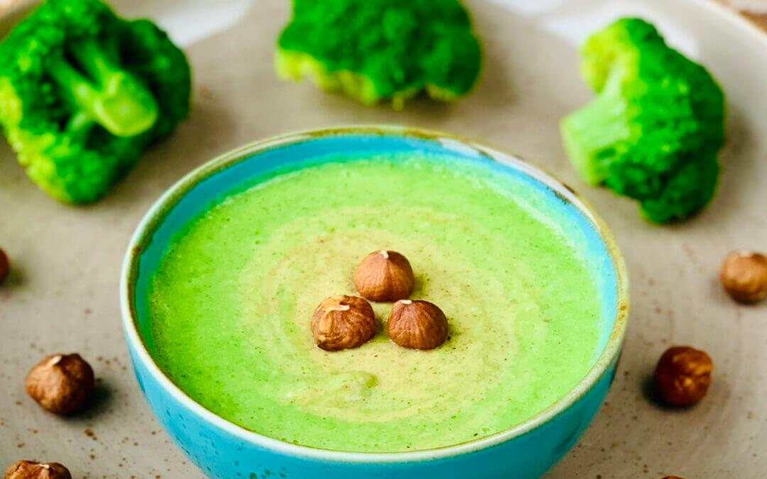 Brokkoli Suppe mit Haselnussmus