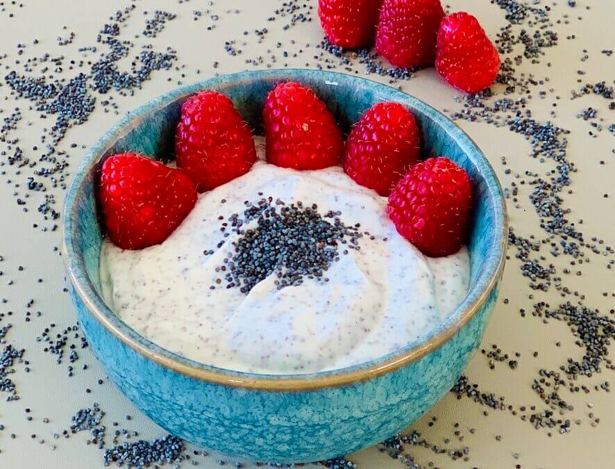 Mohnquark mit Himbeeren