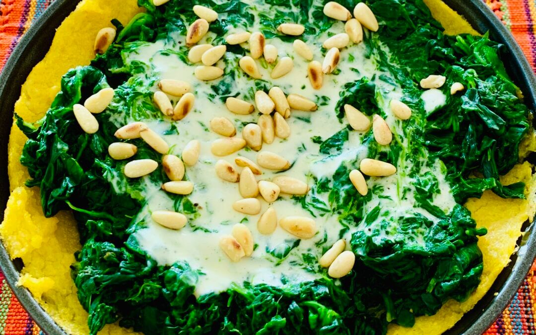 Polentatarte mit Feta und Spinat