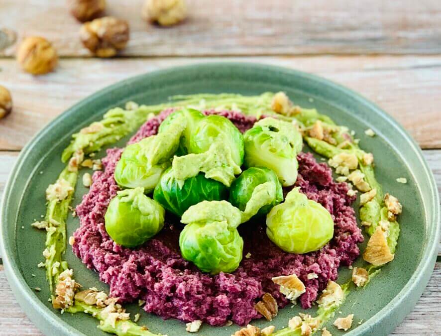 Rosenkohl auf Rotkraut Lebkuchen Stampf mit Maronen Petersilien Pesto